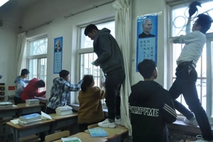 校园是我家 美丽靠大家——畜牧系党总支开展“不忘初心、牢记使命”“主题党日”党员志愿服务活动