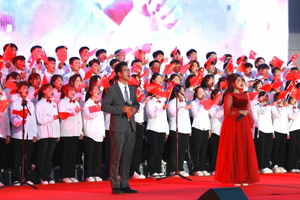 学校举办庆祝中国共产党成立103周年歌咏比赛