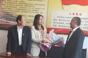 武威市科协表彰慰问优秀科技工作者--刘瑞玲老师