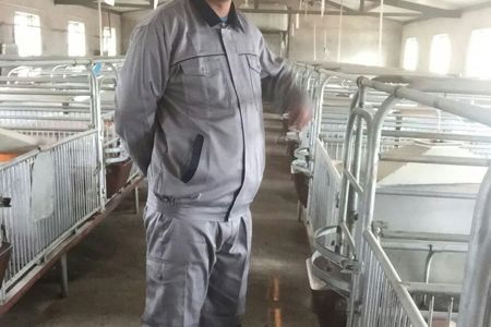 陈杰，2013年畜牧专业毕业。担任兰州正大天欣猪场场长，月薪1万元。