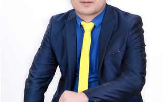 褚建军，2008年畜牧兽医专业毕业，现任陕西华秦农牧科技有限公司河西营销部经理，负责部门的市场销售管理和公司河西事业的发展。年薪25万元。 